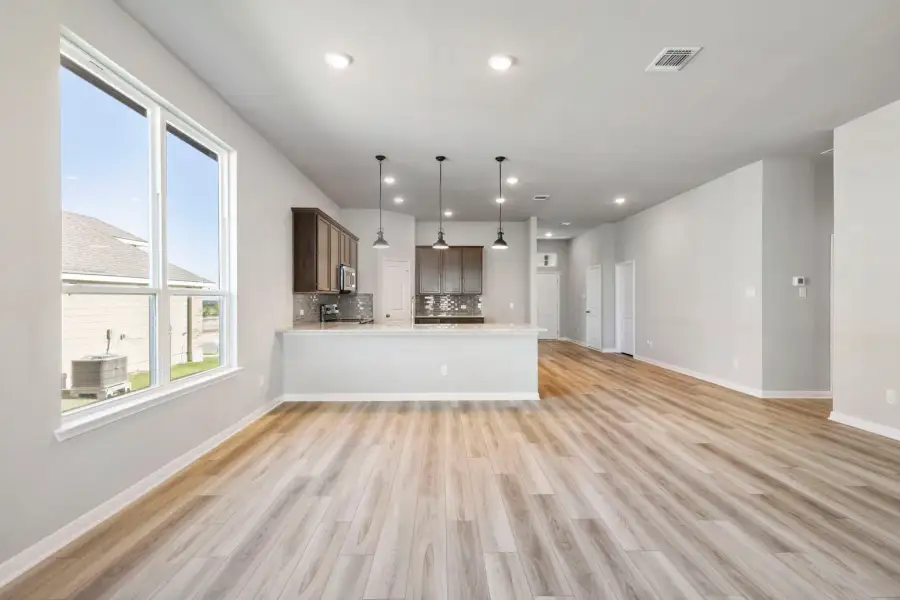 Spacious, unfurnished interior of a new home in Liberty Oaks, Waco (Image 7).