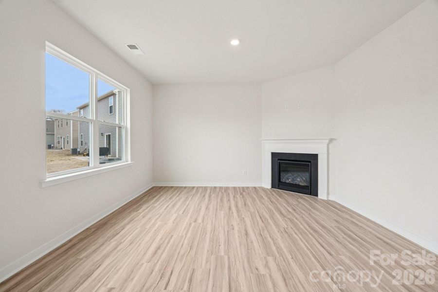 Spacious, unfurnished interior of a new home in Clark Creek Landing, Lincolnton (Image 20).