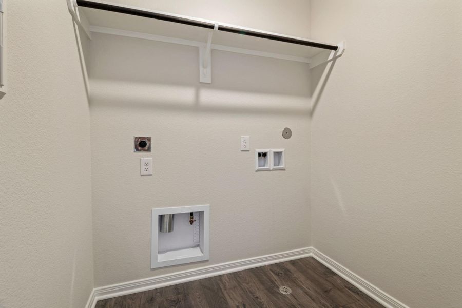 Spacious, unfurnished interior of a new home in Sweetwater Ridge, Conroe (Image 16). Spacious, unfurnished interior of a new home in Sweetwater Ridge, Conroe (Image 16).