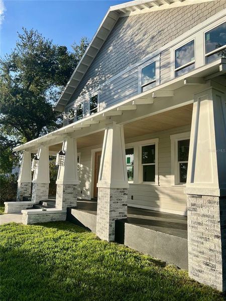 Exterior details and patio area of a home in , Tampa (Image 3).