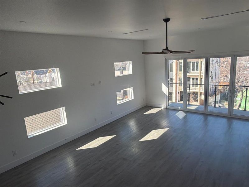 Spacious, unfurnished interior of a new home in , Dallas (Image 19).
