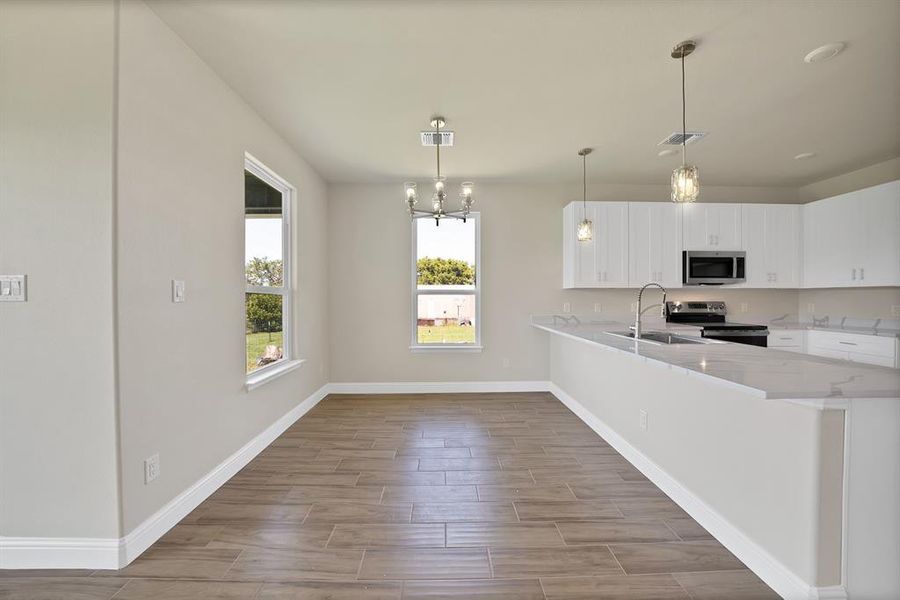 Spacious, unfurnished interior of a new home in , Granbury (Image 9).