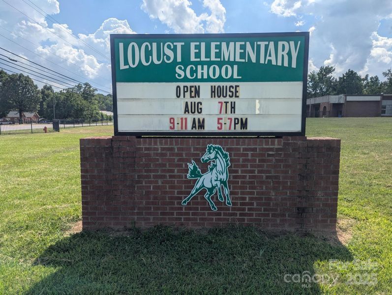 Image 32 of a home in . Image 32 of a home in .