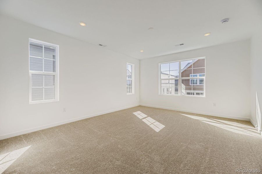 Spacious, unfurnished interior of a new home in Sterling Ranch: The Skyline Collection, Littleton (Image 11).