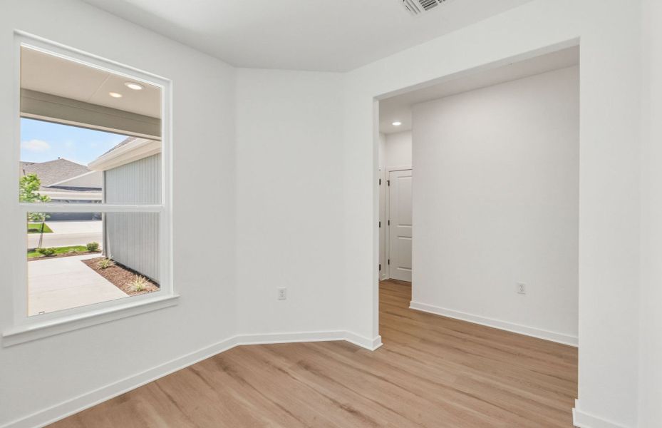 Spacious, unfurnished interior of a new home in Sun City Texas, Georgetown (Image 35).