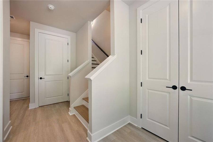 Spacious, unfurnished interior of a new home in , Atlanta (Image 19).