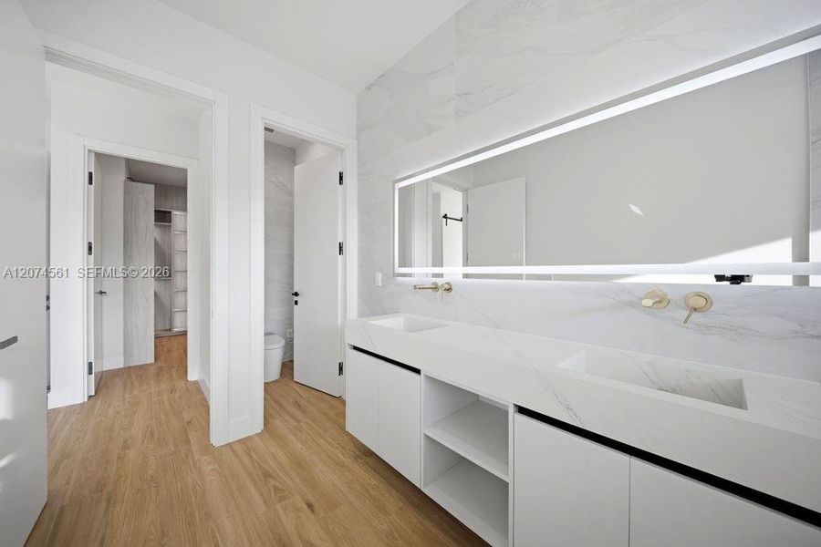 Furnished interior view inside a new home in , Fort Lauderdale (Image 44).