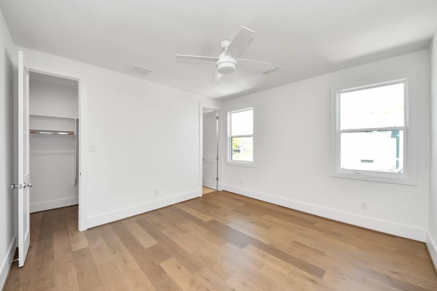 Spacious, unfurnished interior of a new home in , Houston (Image 24).