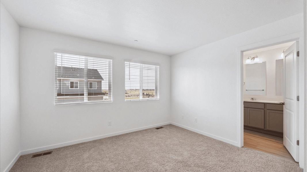 Spacious, unfurnished interior of a new home in Settlers Crossing, Commerce City (Image 20).