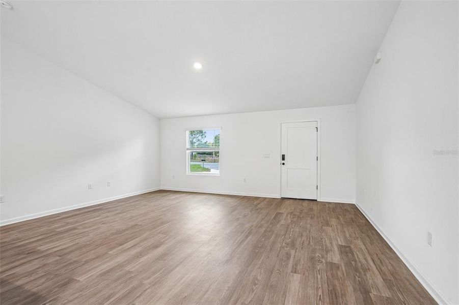 Spacious, unfurnished interior of a new home in , Ocala (Image 28).
