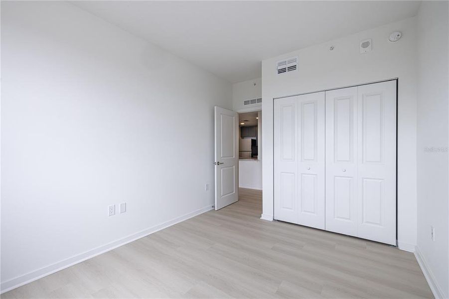 Spacious, unfurnished interior of a new home in , Orlando (Image 29).