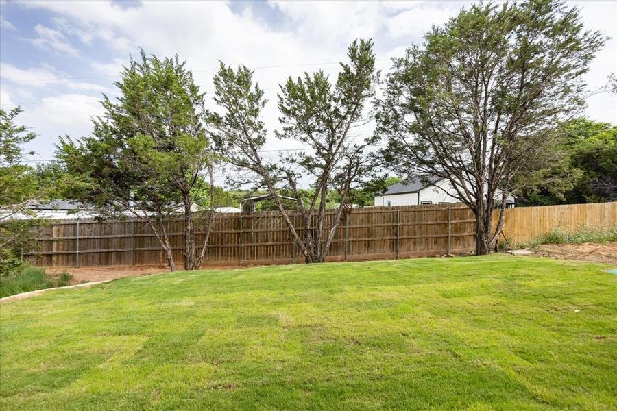 Exterior details and patio area of a home in , Granbury (Image 3).