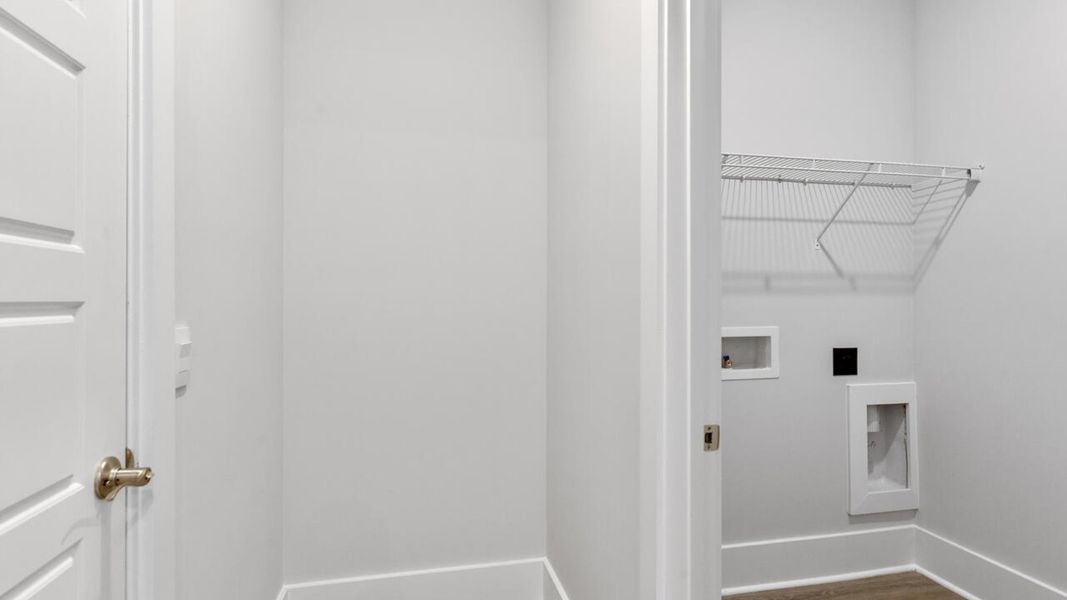 Spacious, unfurnished interior of a new home in Rolling Hills, Bolivia (Image 18).