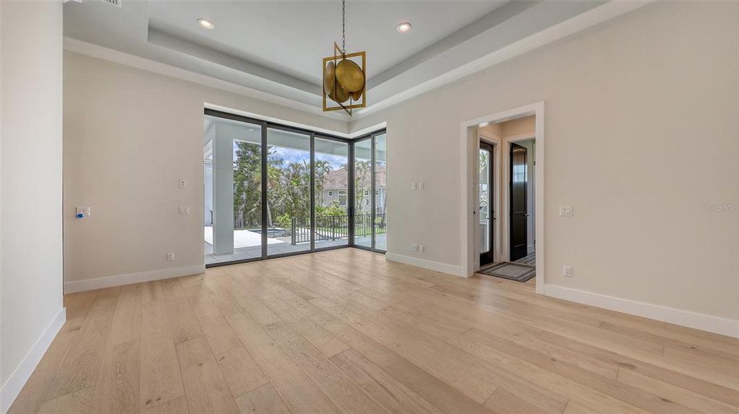 Spacious, unfurnished interior of a new home in , Longboat Key (Image 58).