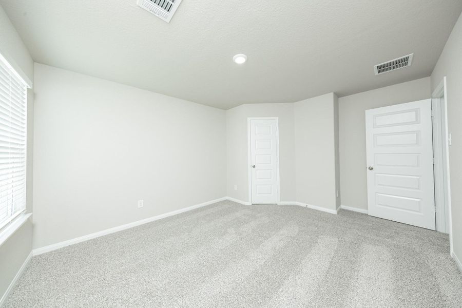 Spacious, unfurnished interior of a new home in Ridgeland Hills, Willis (Image 12).