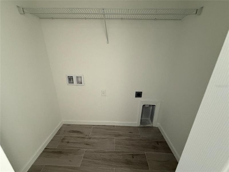 Spacious, unfurnished interior of a new home in , North Port (Image 18).