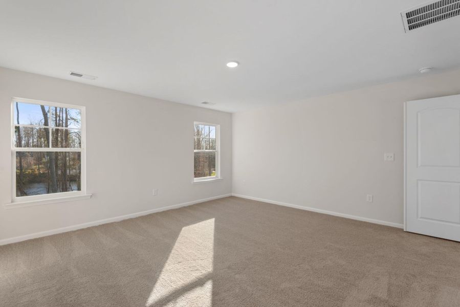 Spacious, unfurnished interior of a new home in Chandler Ridge, McLeansville (Image 35).