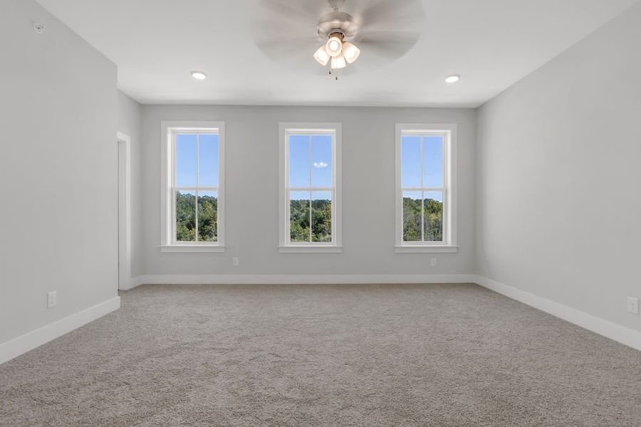 Spacious, unfurnished interior of a new home in Echo Park, Suwanee (Image 31).