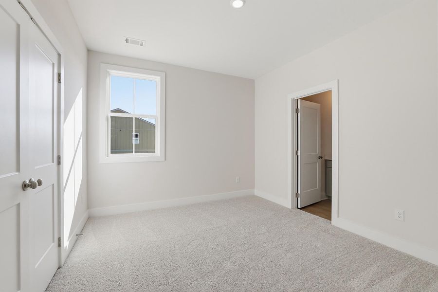 Spacious, unfurnished interior of a new home in Wildflower, Chattanooga (Image 14).