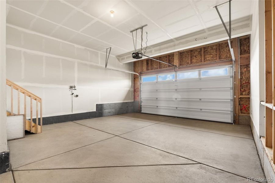 Spacious, unfurnished interior of a new home in Harvest Crossing, Aurora (Image 22).