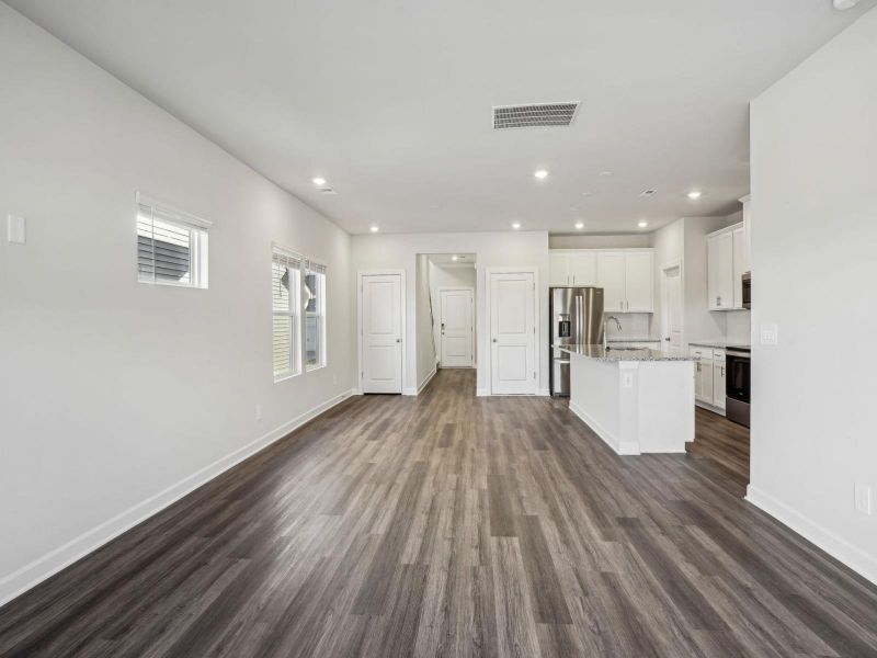 Spacious, unfurnished interior of a new home in Walnut Reserve, Conover (Image 8).