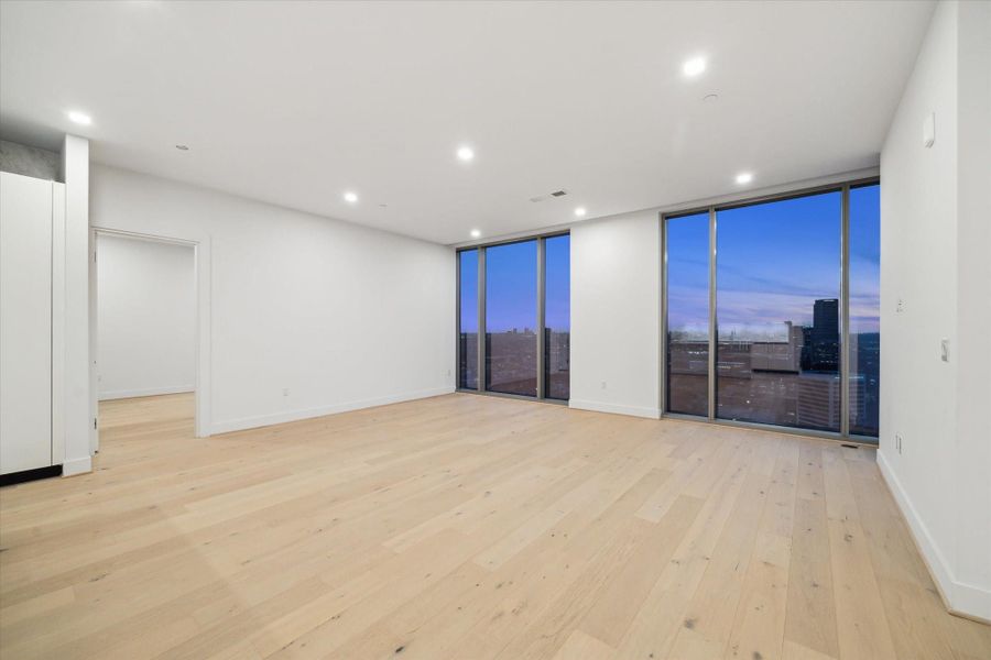 Spacious, unfurnished interior of a new home in , Houston (Image 22).