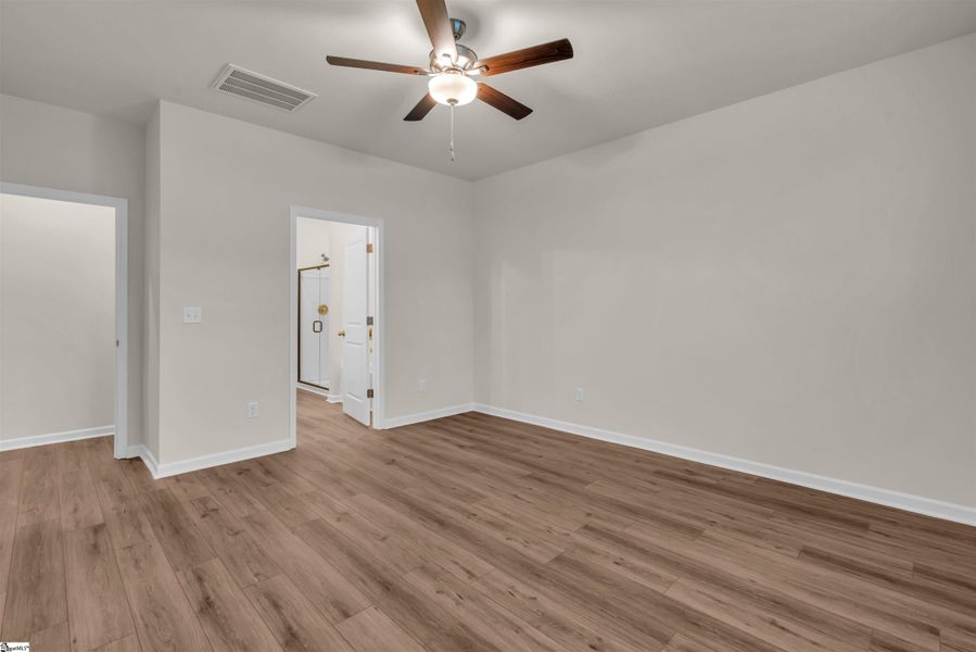 Spacious, unfurnished interior of a new home in Halton Oaks, Spartanburg (Image 22). Spacious, unfurnished interior of a new home in Halton Oaks, Spartanburg (Image 22).