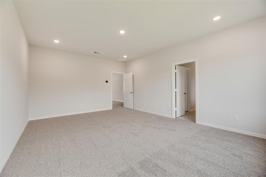 Spacious, unfurnished interior of a new home in Valencia On The Lake, Little Elm (Image 28). Spacious, unfurnished interior of a new home in Valencia On The Lake, Little Elm (Image 28).