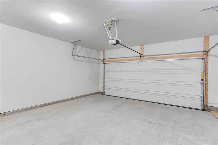 Spacious, unfurnished interior of a new home in Sweetwater Green - Royal Series, Lawrenceville (Image 31).