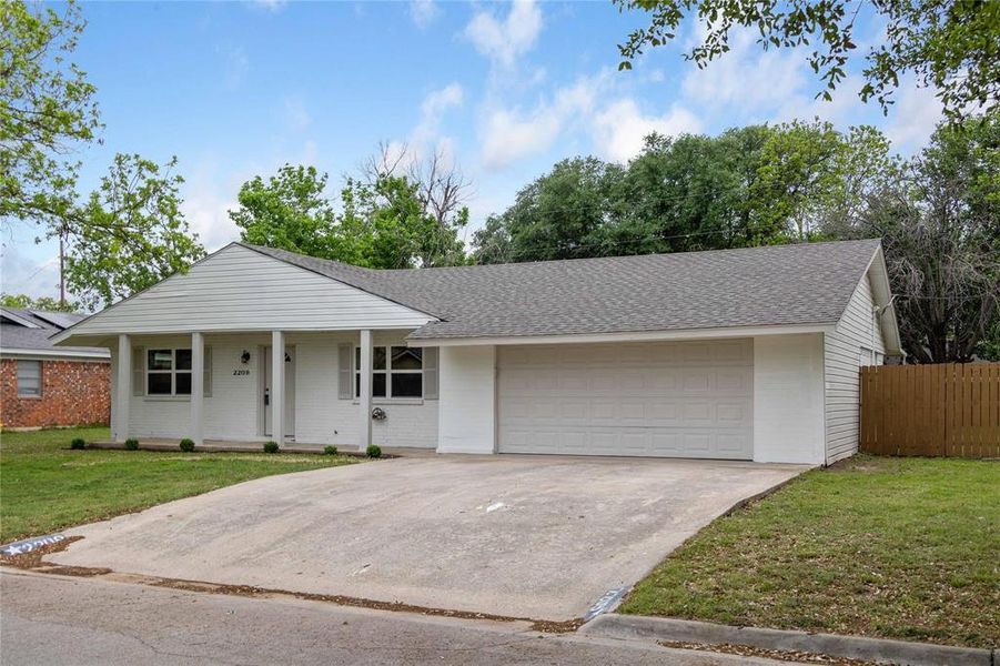 Exterior details and patio area of a home in , Brownwood (Image 20).