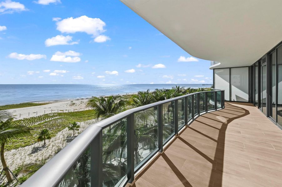 Exterior details and patio area of a home in Casamar, Pompano Beach (Image 29).