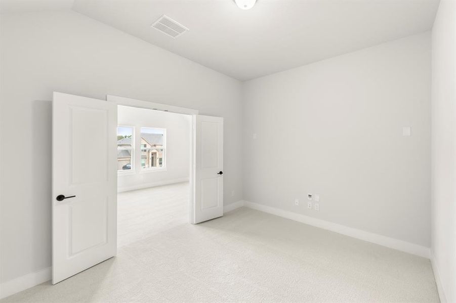 23. 924 Gold Finch - Media