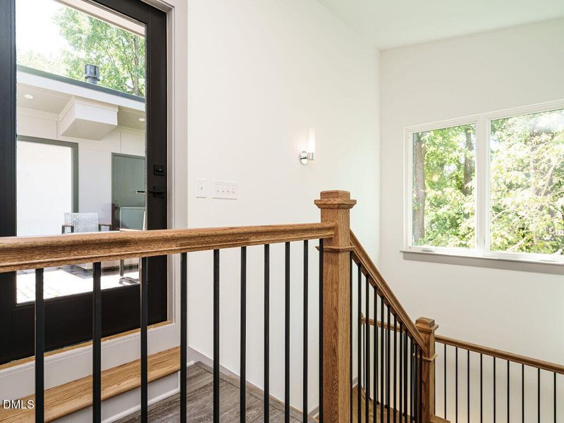 030-1280x960-landing