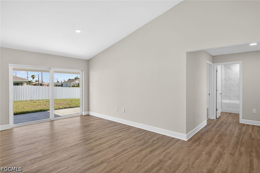Spacious, unfurnished interior of a new home in Cape Coral, Cape Coral (Image 21).