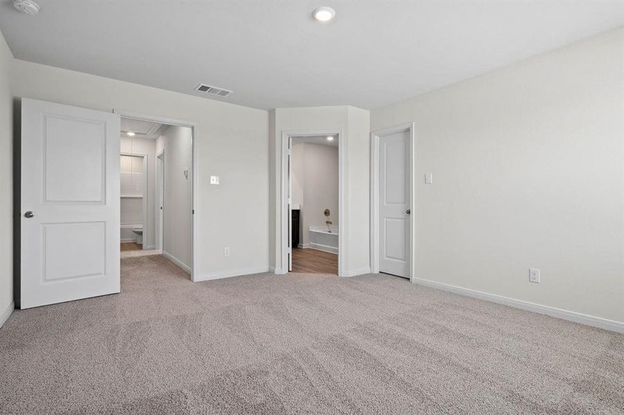 Spacious, unfurnished interior of a new home in Patriot Estates, Venus (Image 10).