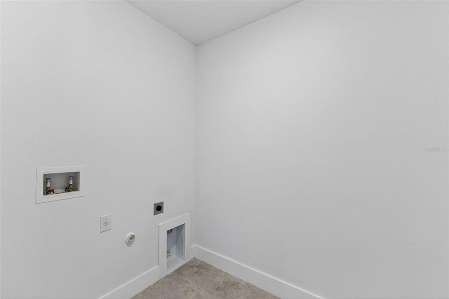 Spacious, unfurnished interior of a new home in , Port Charlotte (Image 35).
