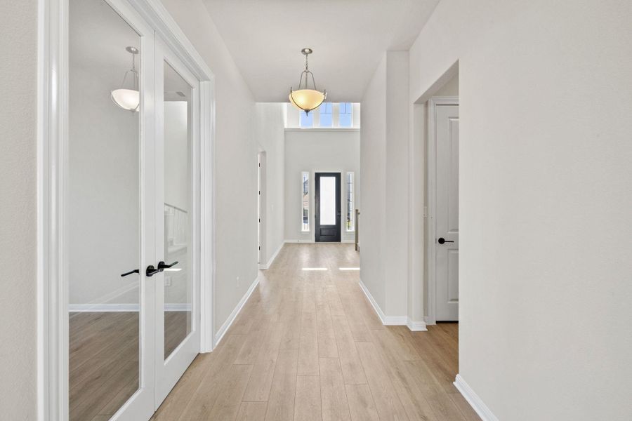 Representative images and renderings are for illustrative purposes. Actual structural options and design finishes of home may vary.