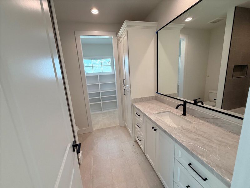 Upstairs Bathroom/Closet 2 - Ensuite