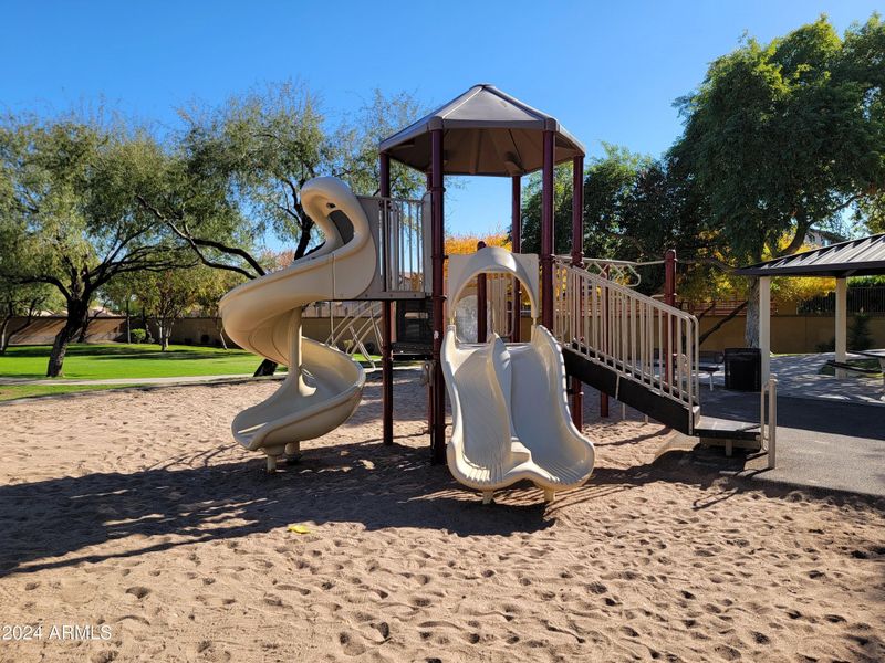 Parks Large Playground - Bell Pointe