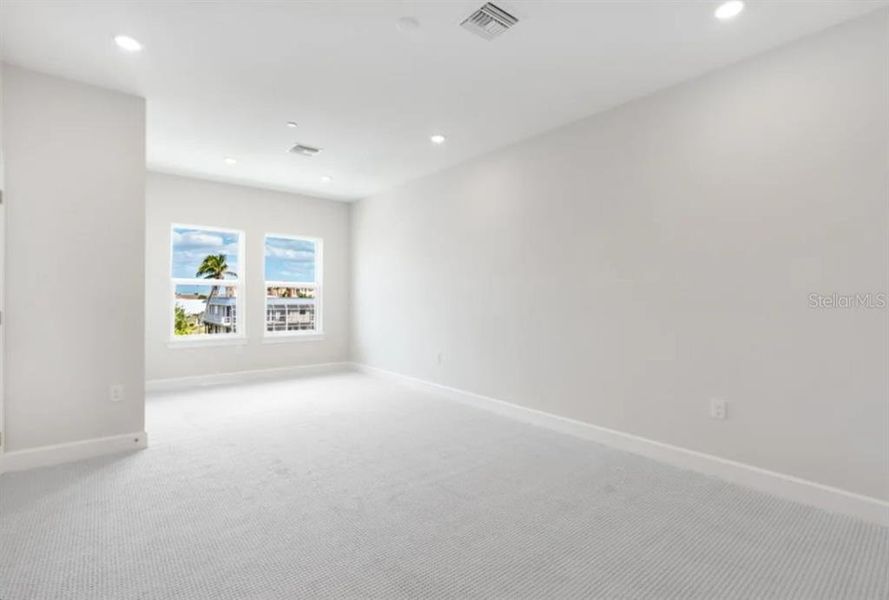 Spacious, unfurnished interior of a new home in Seahaven, Punta Gorda (Image 26).