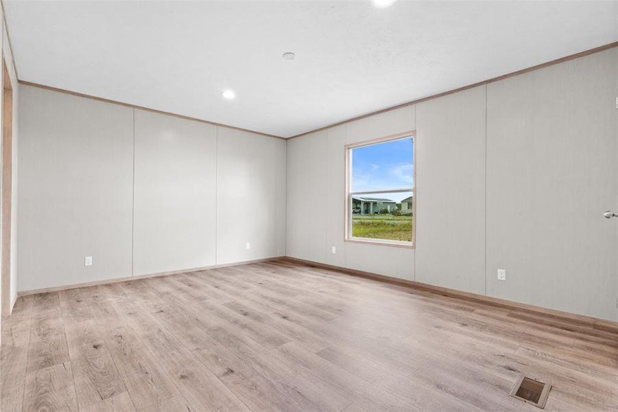 Spacious, unfurnished interior of a new home in , Howe (Image 24).