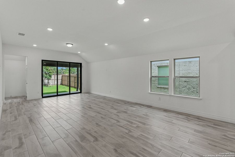 Spacious, unfurnished interior of a new home in Davis Ranch, San Antonio (Image 24). Spacious, unfurnished interior of a new home in Davis Ranch, San Antonio (Image 24).