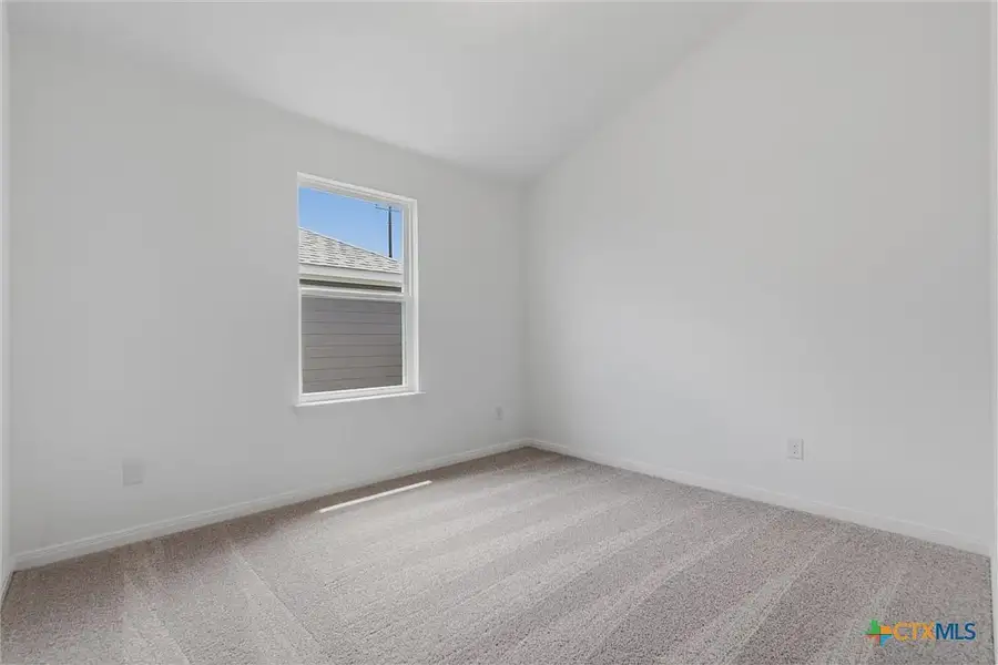 Spacious, unfurnished interior of a new home in Turnbo Ranch, Killeen (Image 22).