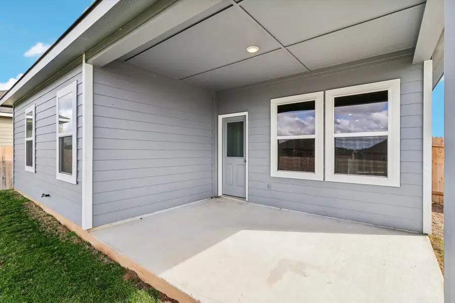 Representative exterior details of a home built from the Sterling by Starlight Homes in Rolling Glen, Hutto (Image 4).