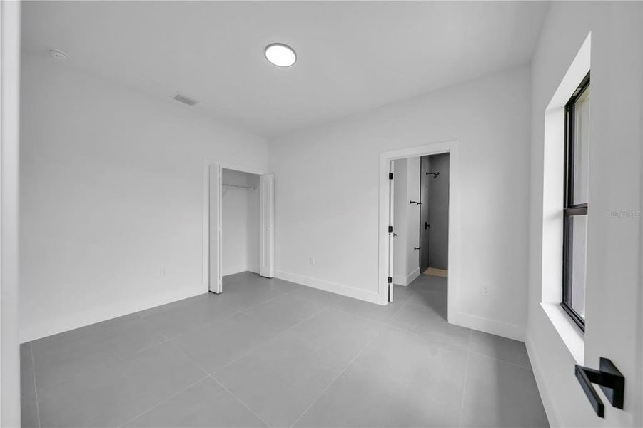 Spacious, unfurnished interior of a new home in , North Port (Image 29).