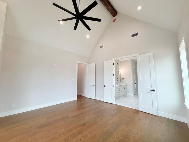 Spacious, unfurnished interior of a new home in , Washington (Image 43).