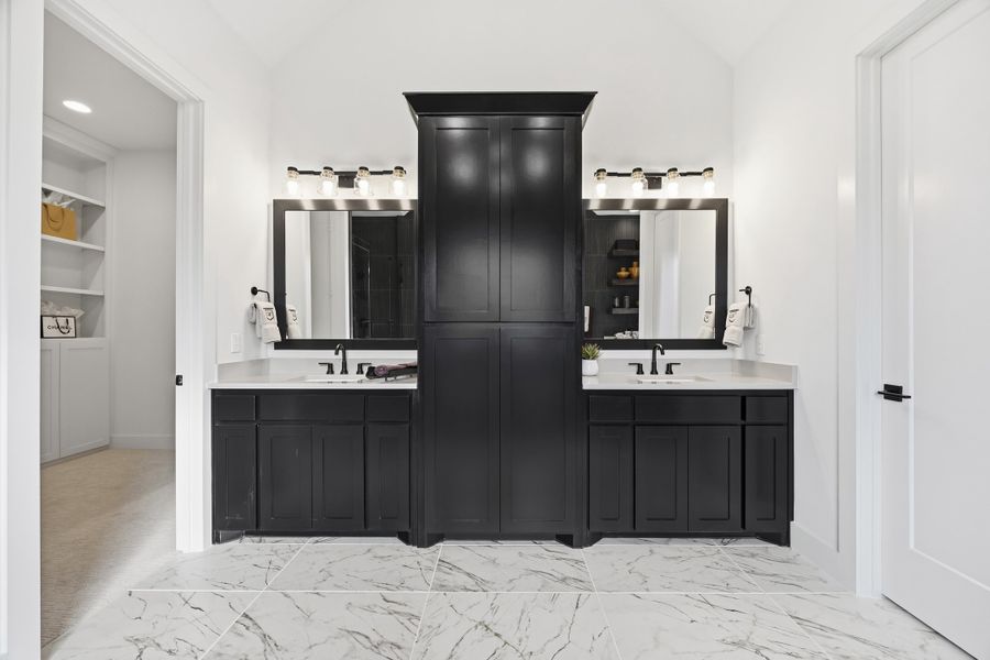 Representative furnished interior of a home built from the Lancaster by Windsor Homes in Ridge Pointe Estates, McLendon-Chisholm (Image 27).