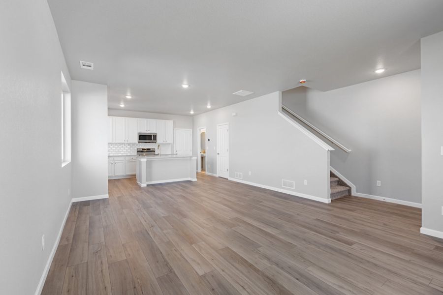 Spacious, unfurnished interior of a new home in Spring Valley, Longmont (Image 18).