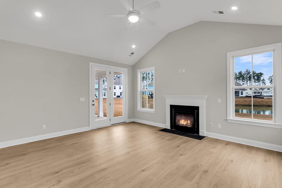Spacious, unfurnished interior of a new home in Tidewater at Lakes of Cane Bay, Summerville (Image 25).