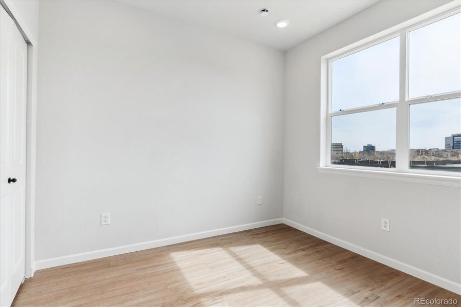 Spacious, unfurnished interior of a new home in Townhome Collection at Grand Vue at Interlocken, Broomfield (Image 10).